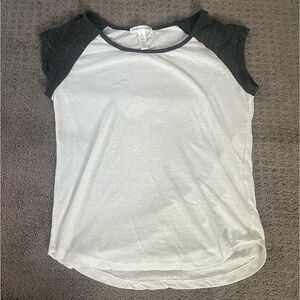 Simple women’s tshirt - size medium